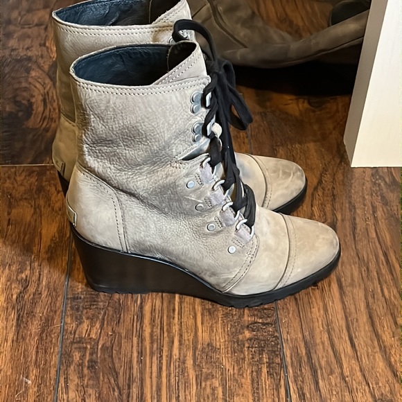 Sorel Wedge Boots - Picture 3 of 8